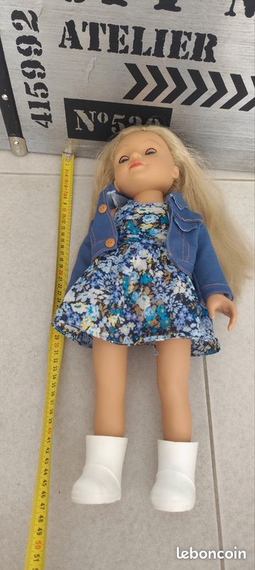 Poupée Corolle avec tenue (image 1)