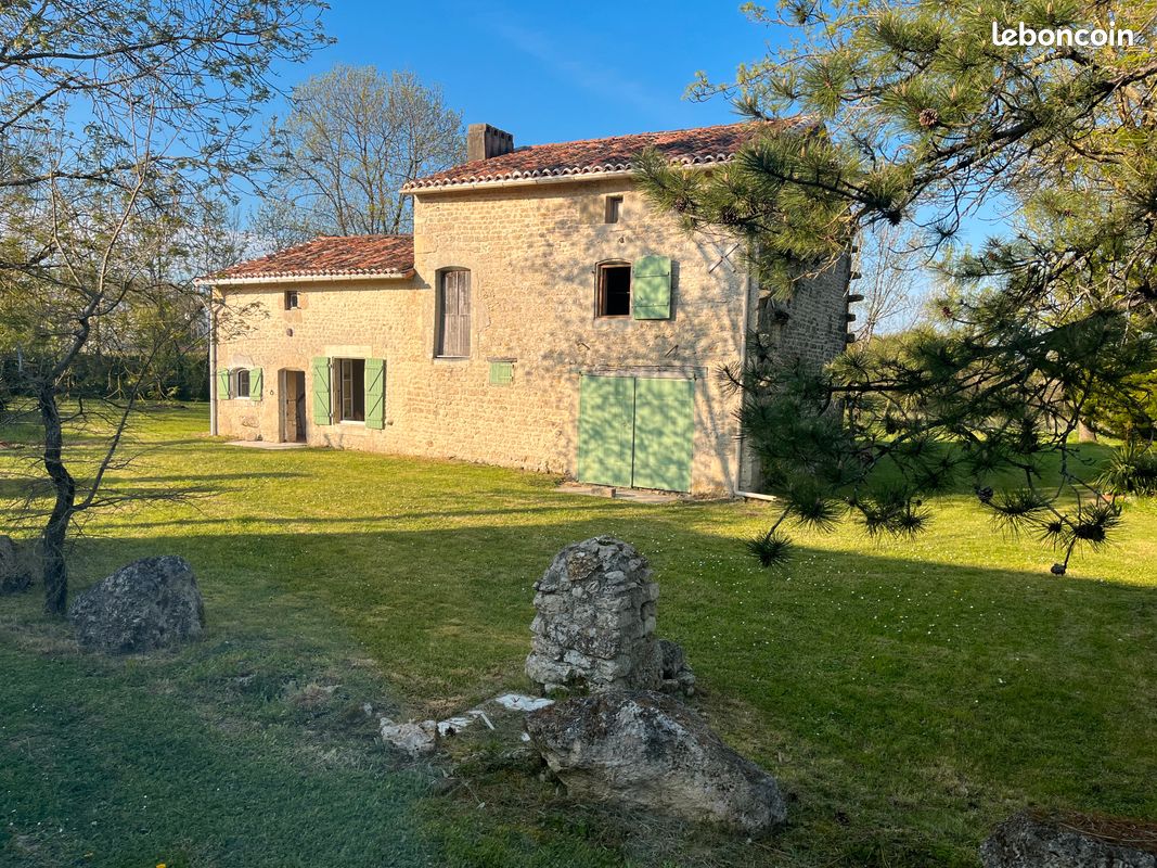 Maison 3 pièces 140 m² · à Néré · 140 m² · 88 000 €