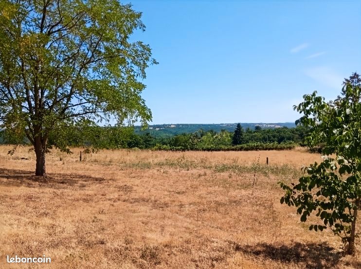 Maison 1 pièce 650 m² · à Chambonchard · 650 m² · 125 000 €