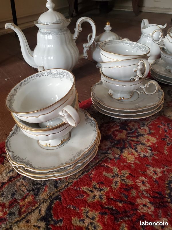 Service 12 tasses à café vintage en porcelaine de marque allemande Hutschenreuther, modèle Sylvia Godrons (image 2)