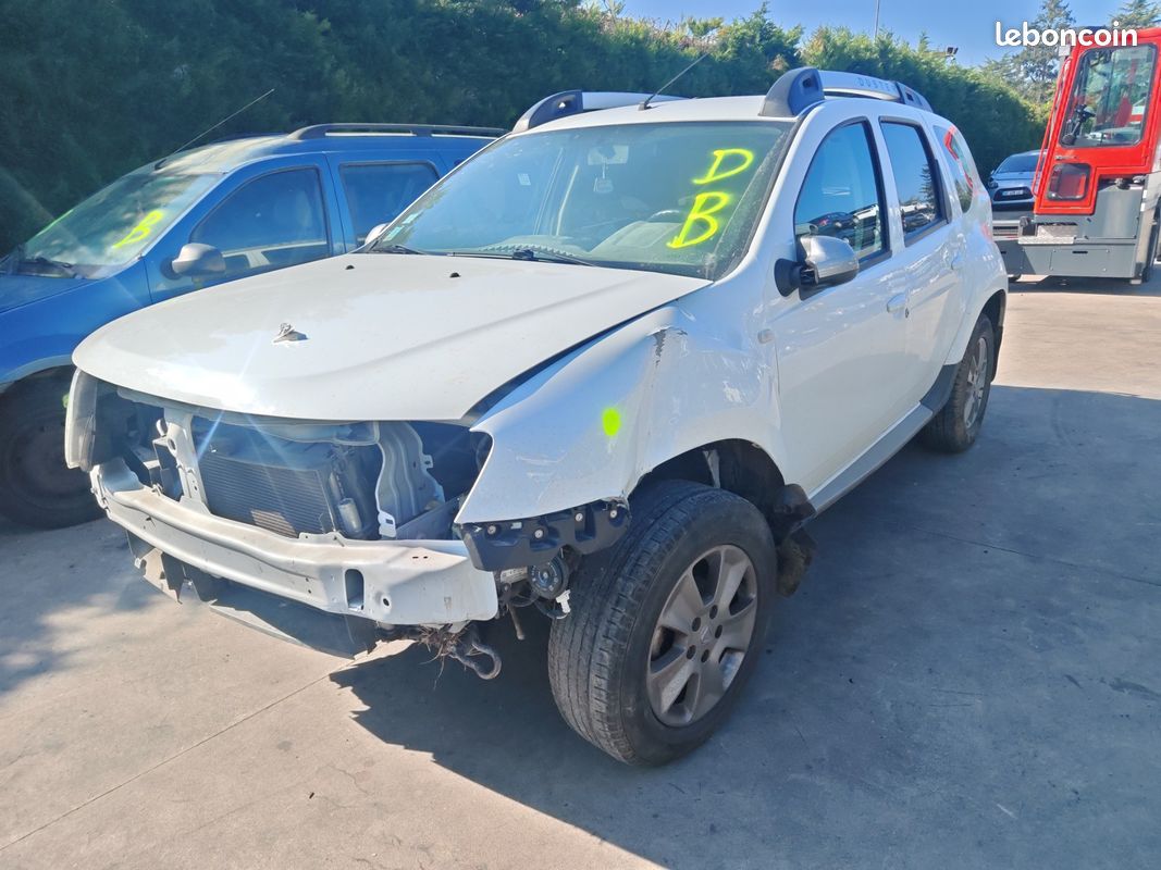 Dacia duster accidenté (image 1)
