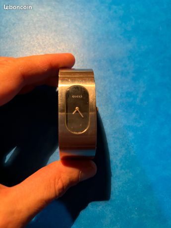 Montre Gucci 2400L – Swiss Made – Cadran argenté – Femme Montres