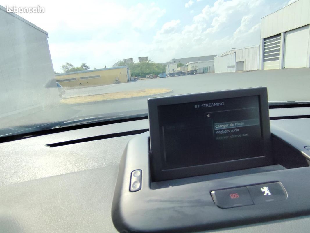 PEUGEOT 3008 1.6 e-HDi FAP - 115 - BV MP6 Business Pack PHASE 1 (image 25)