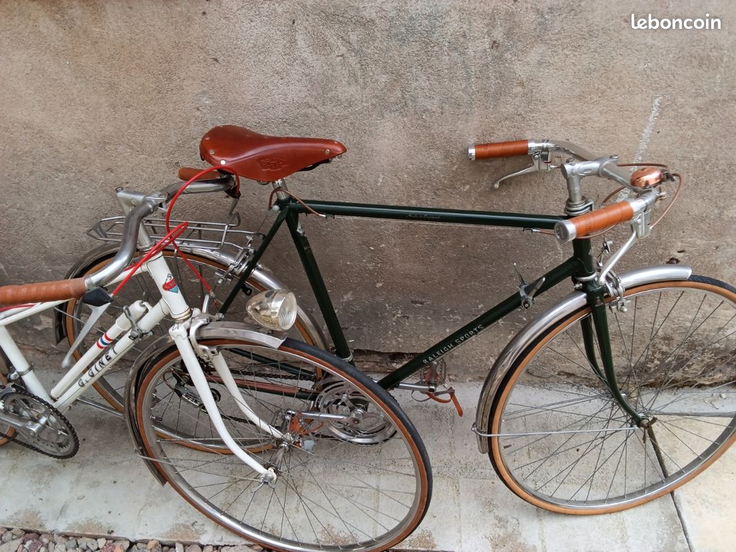 Lot De Selles Vélo Anciennes - À Restaurer - Vintage