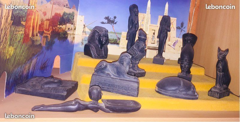 Collection de statuettes égyptiennes - 19 pièces (image 1)