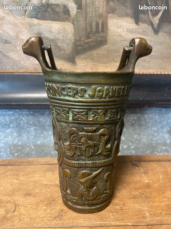 Ancien seau à eau bénite Catholique en bronze. XVIII / XIX ème (image 3)