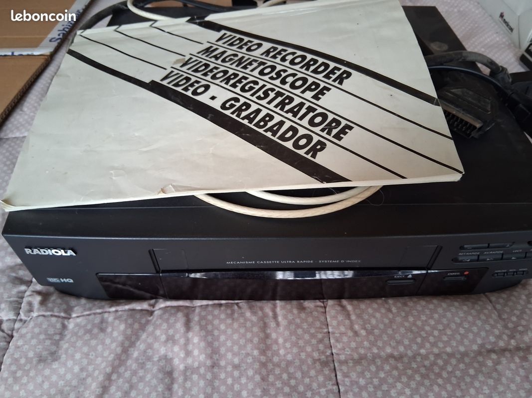 Lot 70 cassettes VHS + Lecteur VHS (image 2)