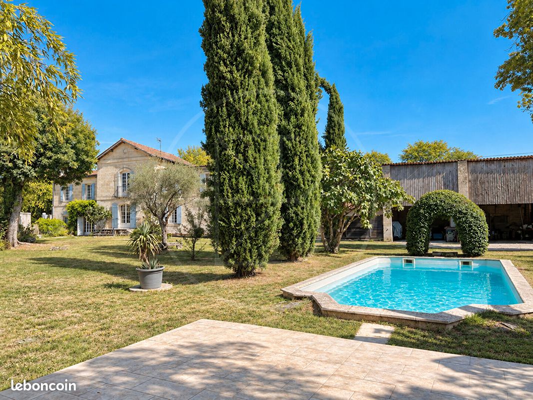 Maison 12 pièces 350 m² · à Moulon · 350 m² · 609 000 €