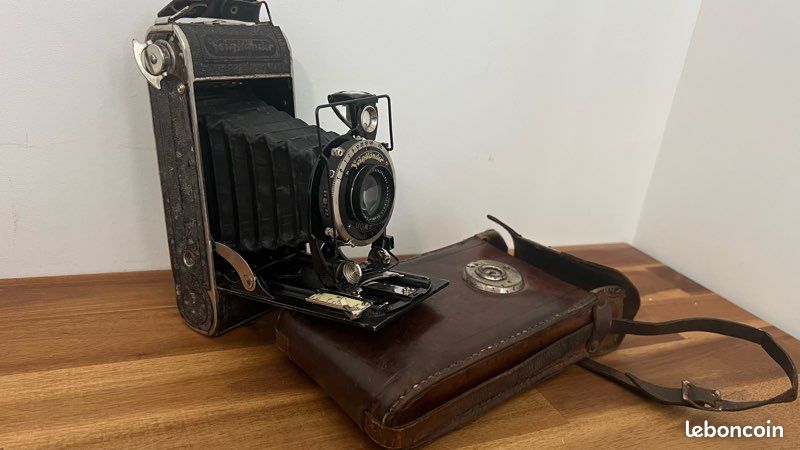 Ancien Appareil Photo Voigalander Noir Et Blanc A Soufflé