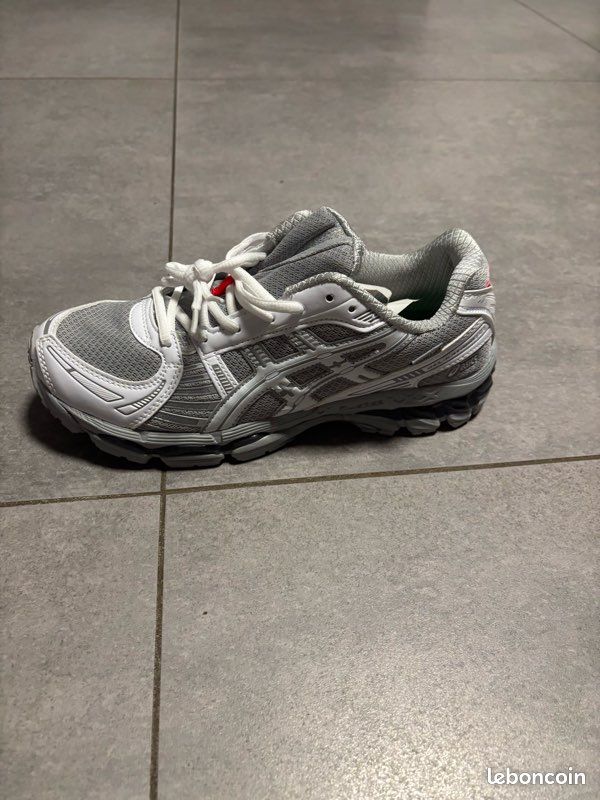 Asics blanches / grises (image 2)