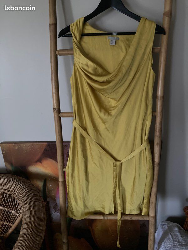 Robe mi longue satin jaune (image 2)