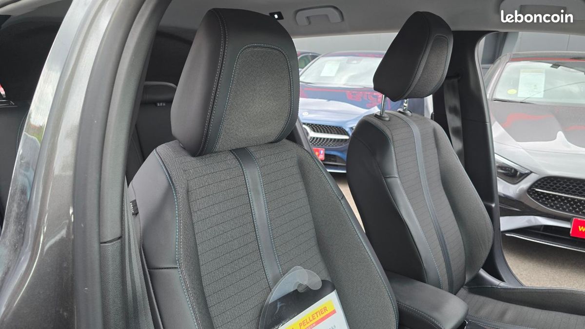 Peugeot 2008 Allure Pack (image 20)