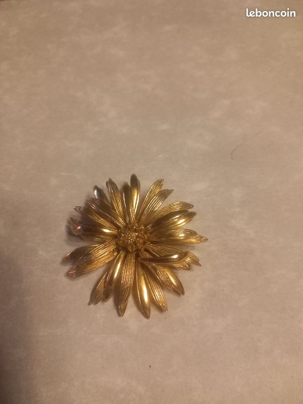 Broche Créateur En Bronze Doré - Camée Fleur Sous Résine, Bijou 225, Occasion Parfait état