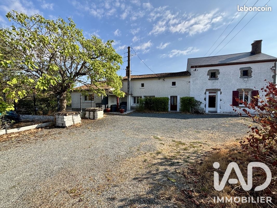 Maison 10 pièces 260 m² · à Argentonnay · 260 m² · 285 000 €
