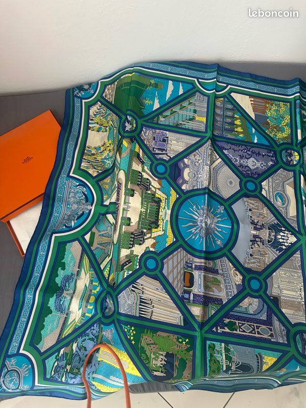 Foulard Hermes 90x90 Flânerie à Versailles (image 7)