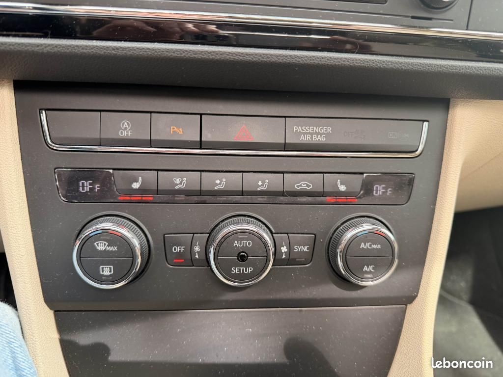 SEAT LEON 1.6 TDI 105ch CR Style / Toit Ouvrant - Distribution OK (image 20)