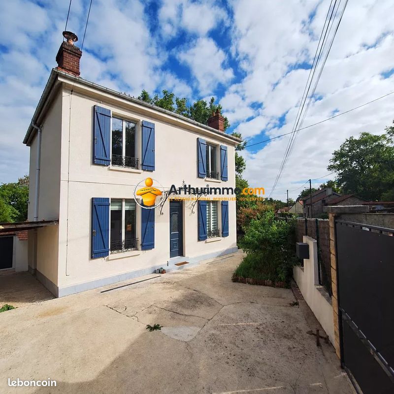 Maison 4 pièces 95 m² · à Crécy-la-Chapelle · 95 m² · 300 000 €