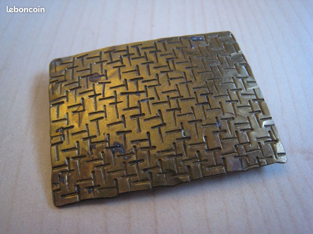 Broche Vintage Art Déco En Métal Doré - Ancienne, Sans Marque, En Bon état