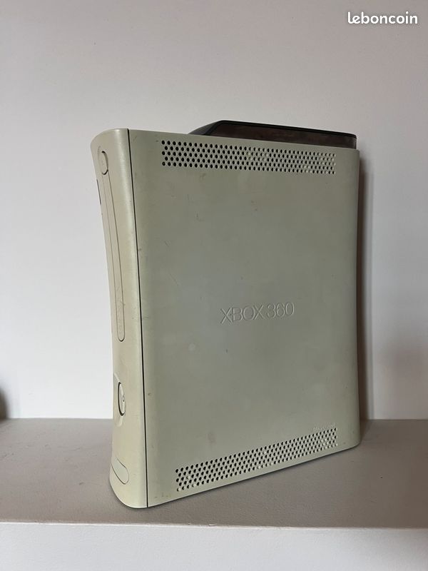 Xbox 360 + 2 manettes + 30 jeux (image 1)