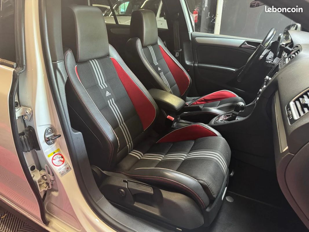 Volkswagen GOLF 6 GTI 2.0 TSI DSG Adidas / Dynaudio / Toit ouvrant panoramique / Sièges Chauffants (image 24)
