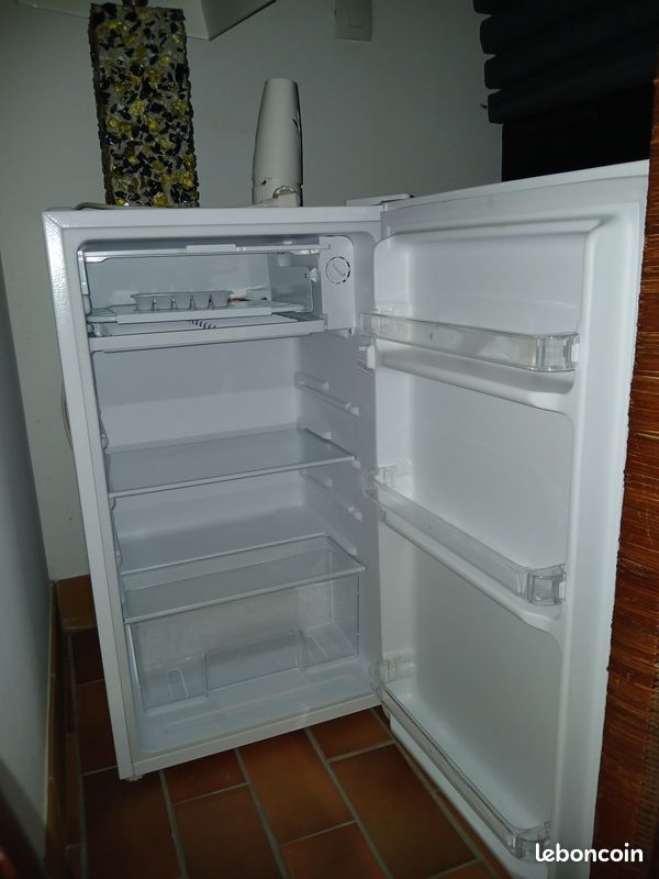 Réfrigérateur état neuf sous garantie à vendre (image 2)