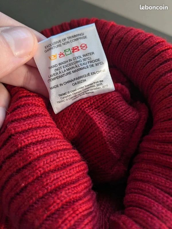 Bonnet Roots Canada Patch Rouge - Taille Unique, Modèle Rare