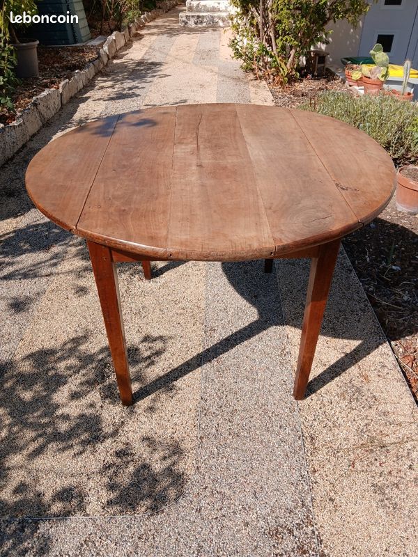Table en bois (image 1)