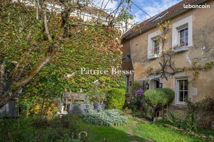 Maison de village 8 pièces 350 m²