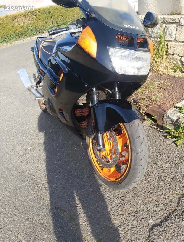 1000 cbrf - Motos