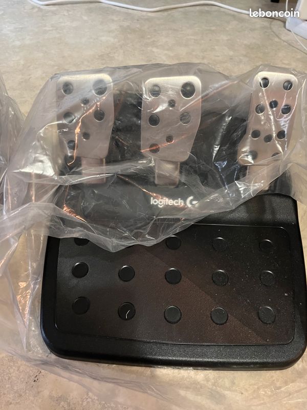 Logitech G29 Driving force (image 3)