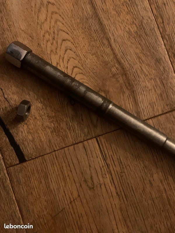Axe de roue avant Harley (image 3)