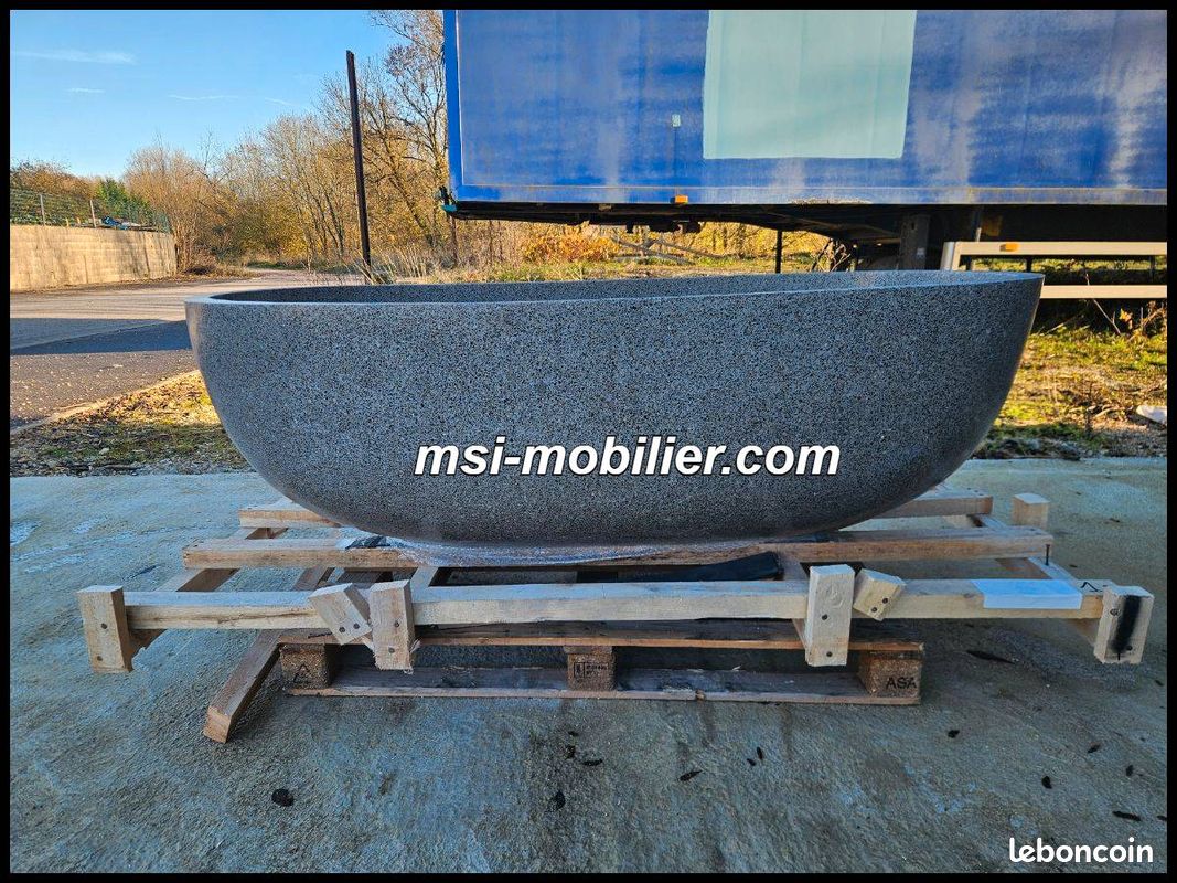❤️ Baignoire en pierre esthétique minimaliste pour salle de bain chic et ambiance relaxante (image 1)