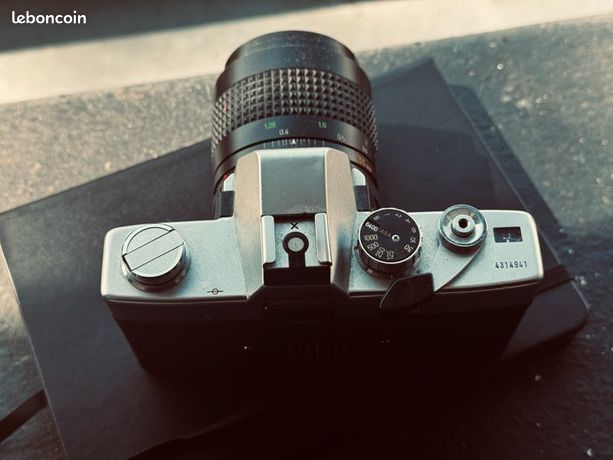 Appareil photo reflex argentique 35 mm Minolta SR101 + objectif MC W