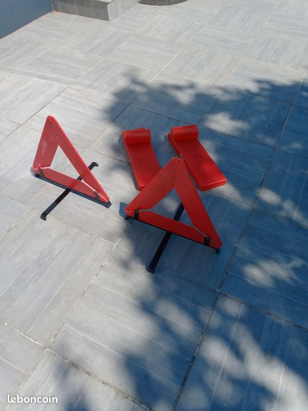 Lot deux triangles signalisations (image 2)
