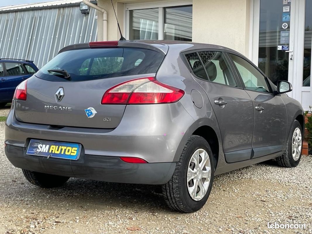 RENAULT MEGANE III BERLINE 1.5 dCi 110 cv Dynamique Champion Euro 5 (image 2)