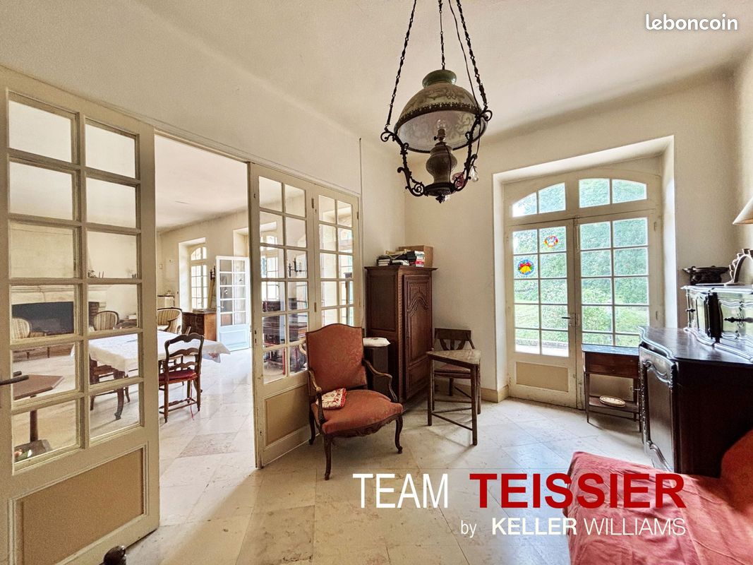 Maison 8 pièces 175 m² · à Lamanon · 175 m² · 630 000 €