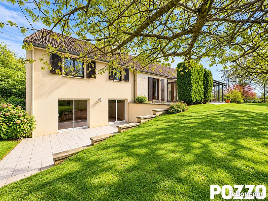 Maison 8 pièces 192 m² · à Bacilly · 192 m² · 319 000 €