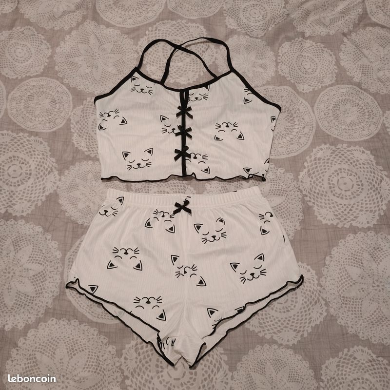 Ensemble pyjama short et top taille S chat blanc noeud