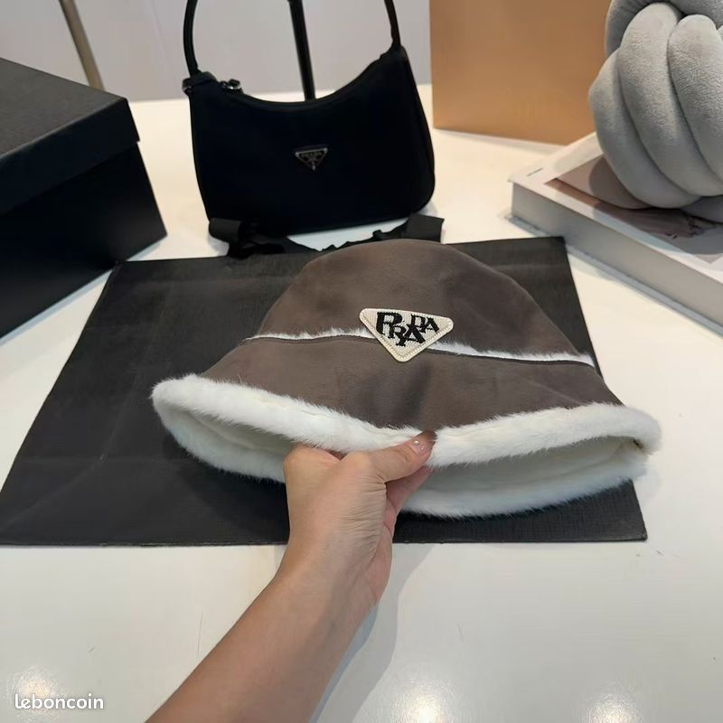Chapeau marron tout neuf, bordé de fourrure blanche (image 7)