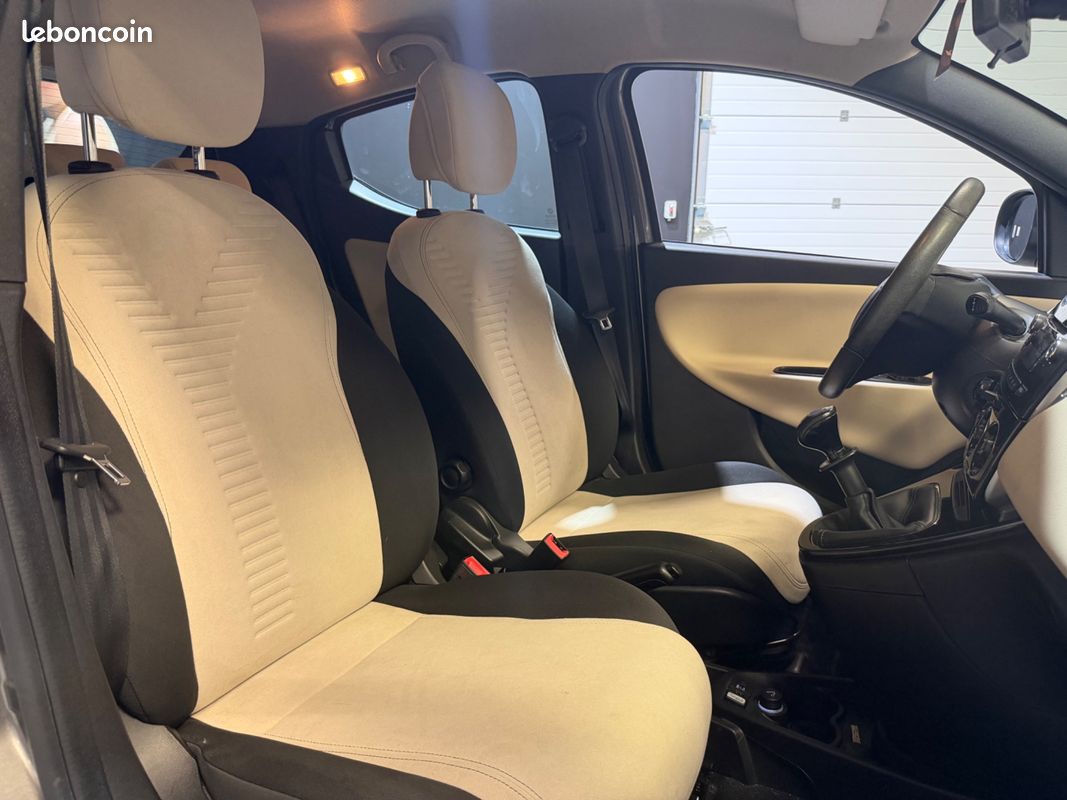 LANCIA YPSILON 1.2 70ch - suivi complet - 2 eme mains (image 28)