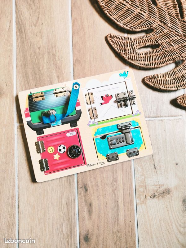 🔑Planche/panneau multi activités avec divers verrous busy board en bois marque Melissa & Doug (image 1)