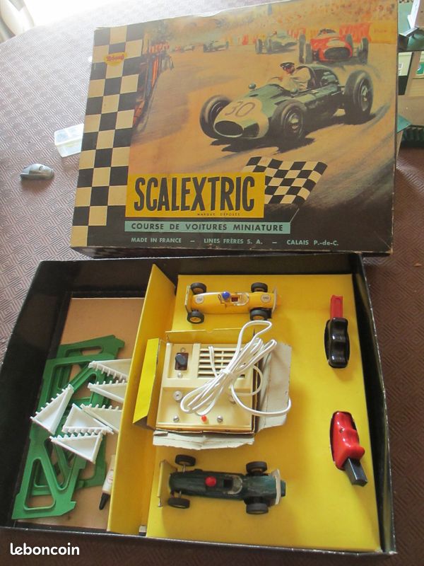 Lot De 2 Chicanes Avec Barrières Pour Circuit Scalextric - Années 60/70 - État Correct Occasion