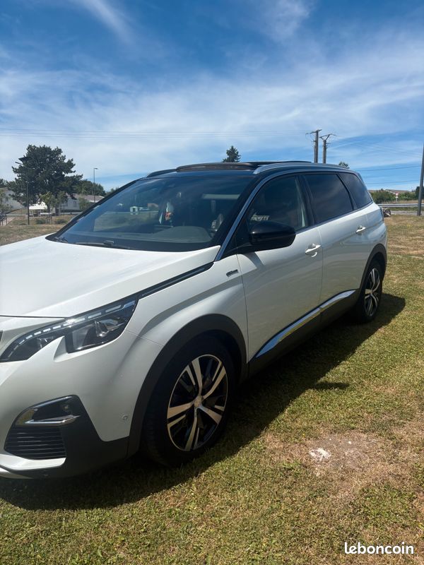 Peugeot 5008 (image 1)