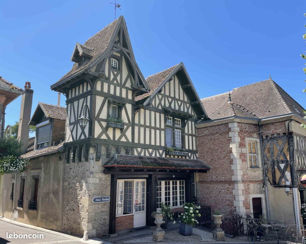 Maison 17 pièces 312 m² · à Bourbon-Lancy · 312 m² · 367 500 €