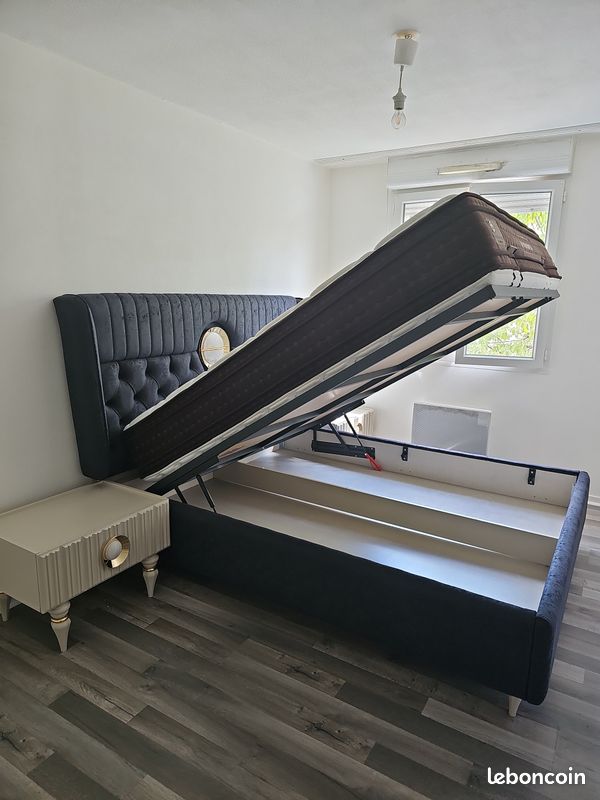 Ensemble lit coffre design +matelas prémium + 2 tables de chevet- occasion en or (image 2)