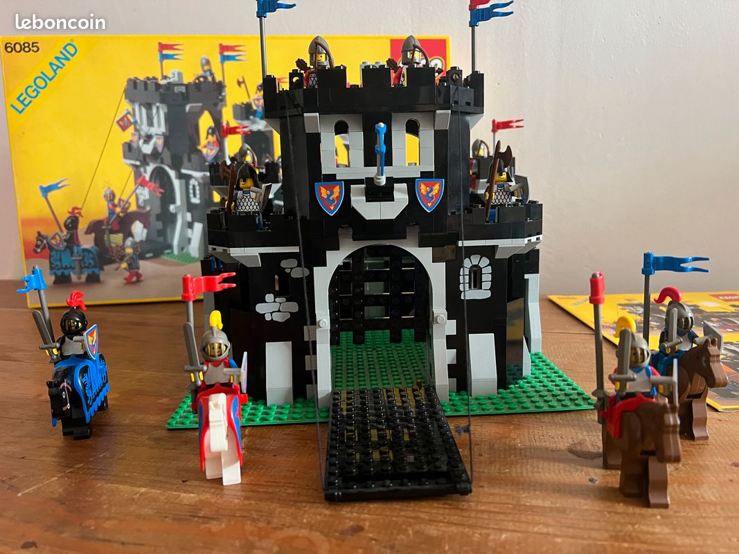 Lego - 6085 - Chateau du Monarque Noir - Black Monarch's Castle (image 2)