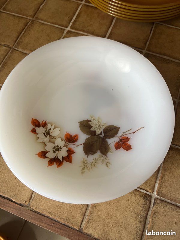 Lot d’assiettes (image 1)