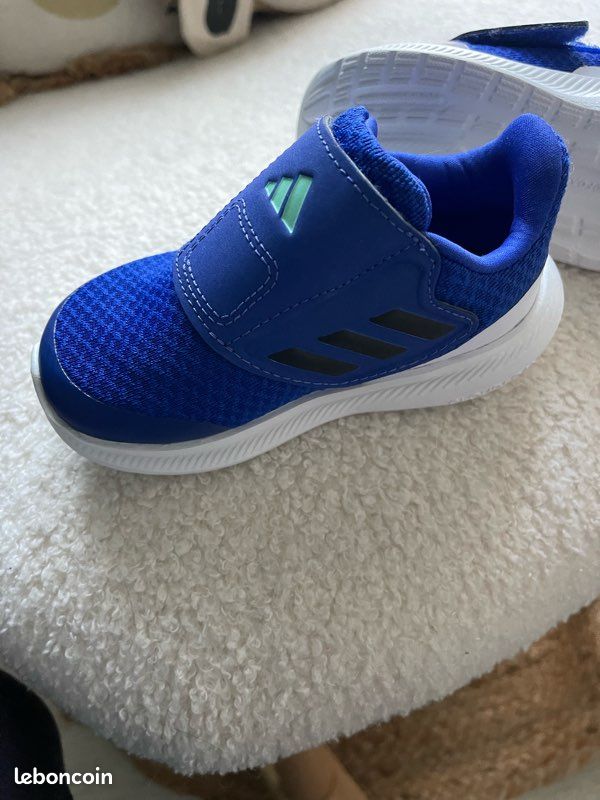 Basket Adidas neuves pointure 22 (image 2)