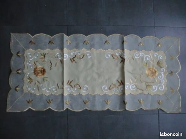 Chemin de table Neuf (image 3)