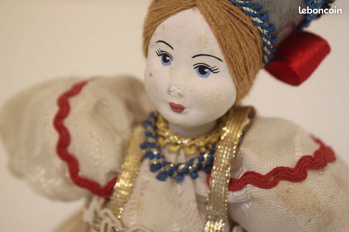 Figurine russe faite à la main, poupée en porcelaine faite à la main, costume traditionnel russe - France
